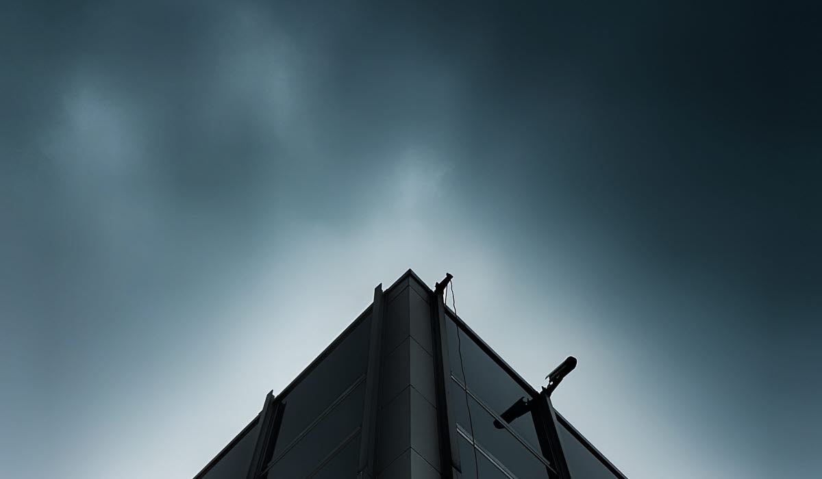 building-dark-cloud.jpg