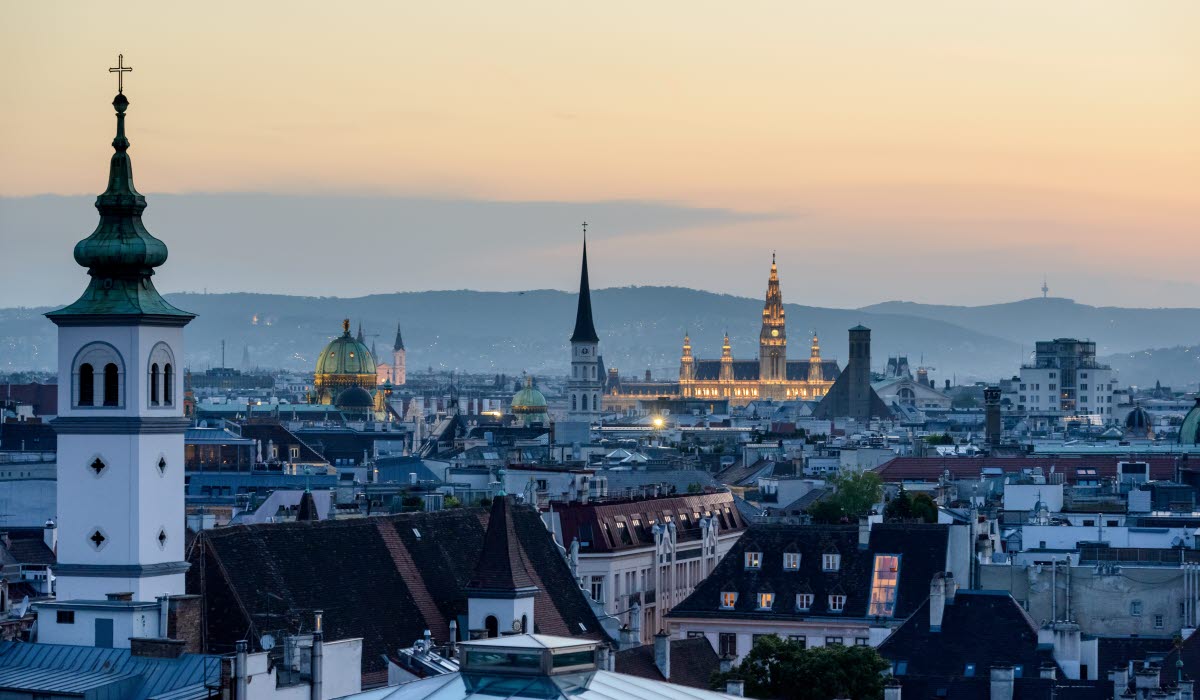 VIENNA_jacek-dylag-IiQXLbTTQCw-unsplash.jpg