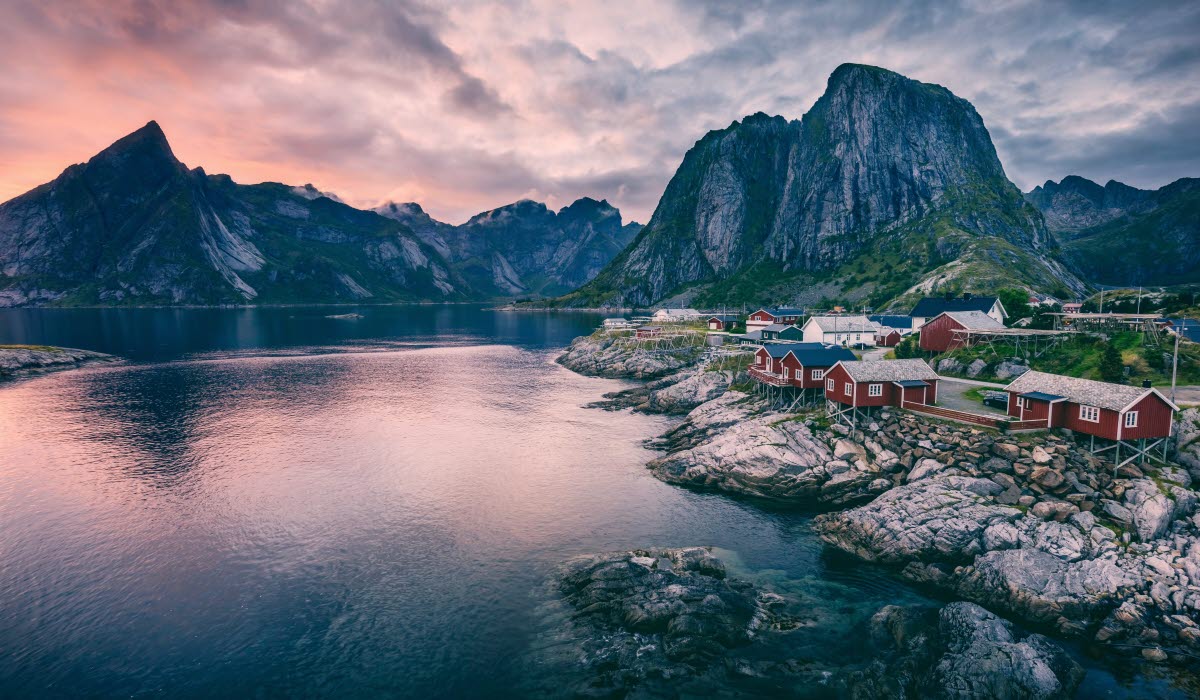 NORWAY yuriy-garnaev-fcDnEf0TUV0-unsplash.jpg