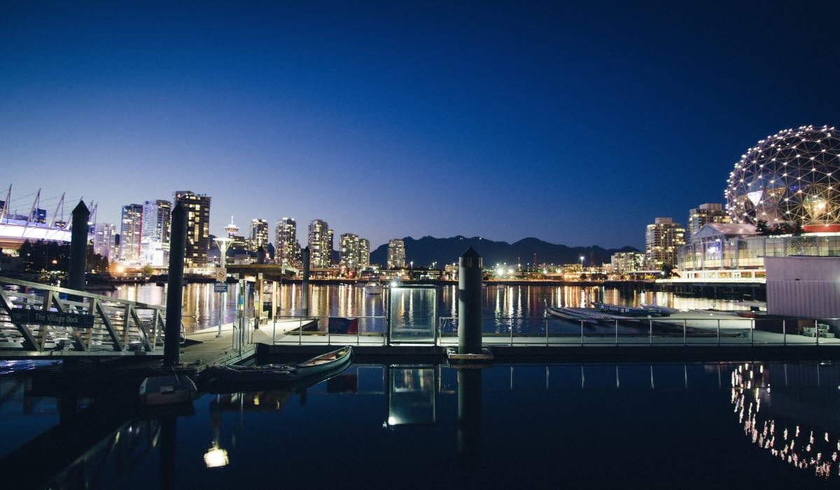 VANCOUVER_stuart-weir-QmixOhXi0d8-unsplash.jpg