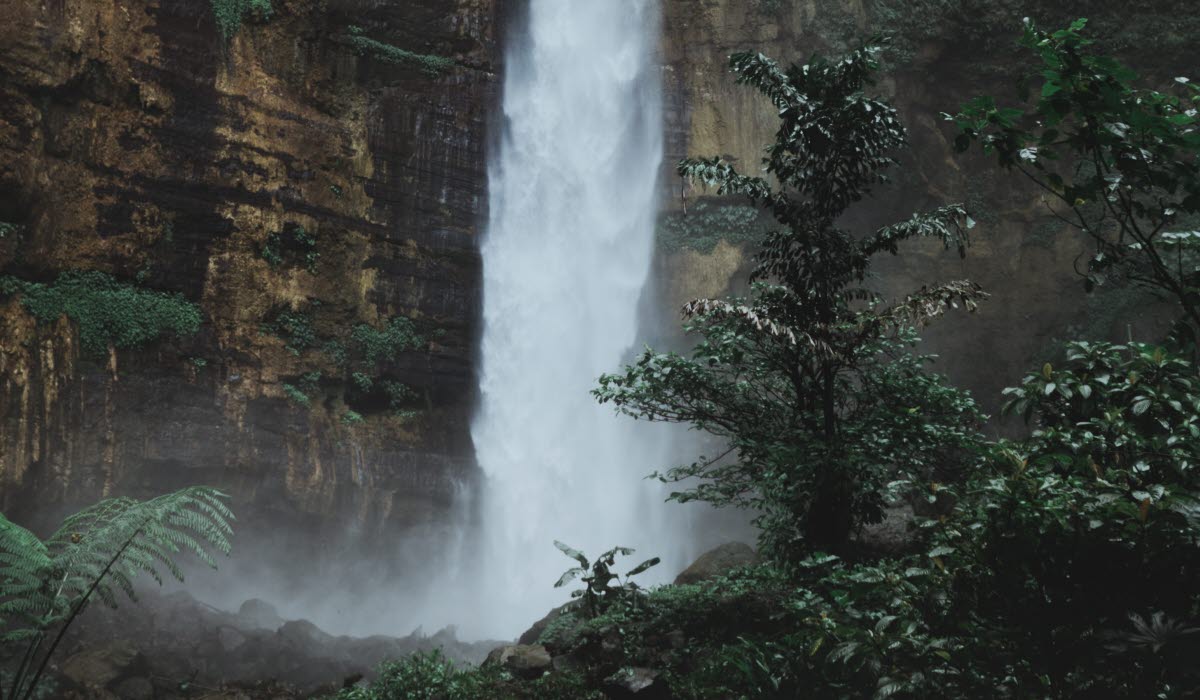 INDONESIA iswanto-arif-UZLIXcx7Gow-unsplash.jpg