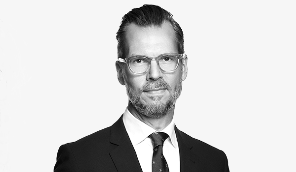 Fredrik Persson BEIGE bakgrund.png