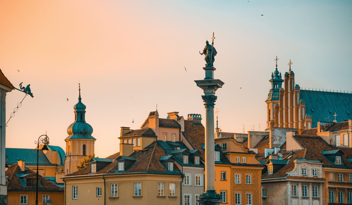 WARZAW_adam-niescioruk-Z9Eoq7DgCUo-unsplash.jpg