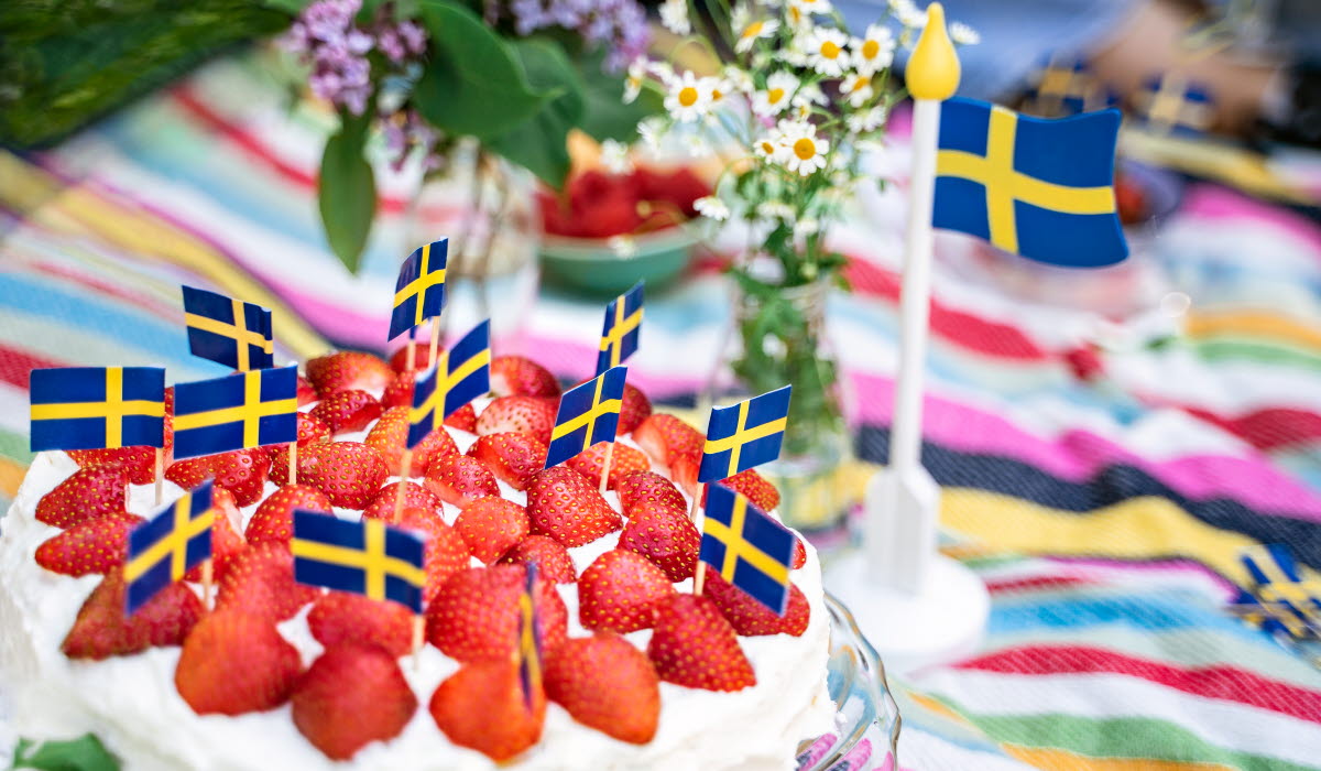 Try Swedish strawberry cake.jpg