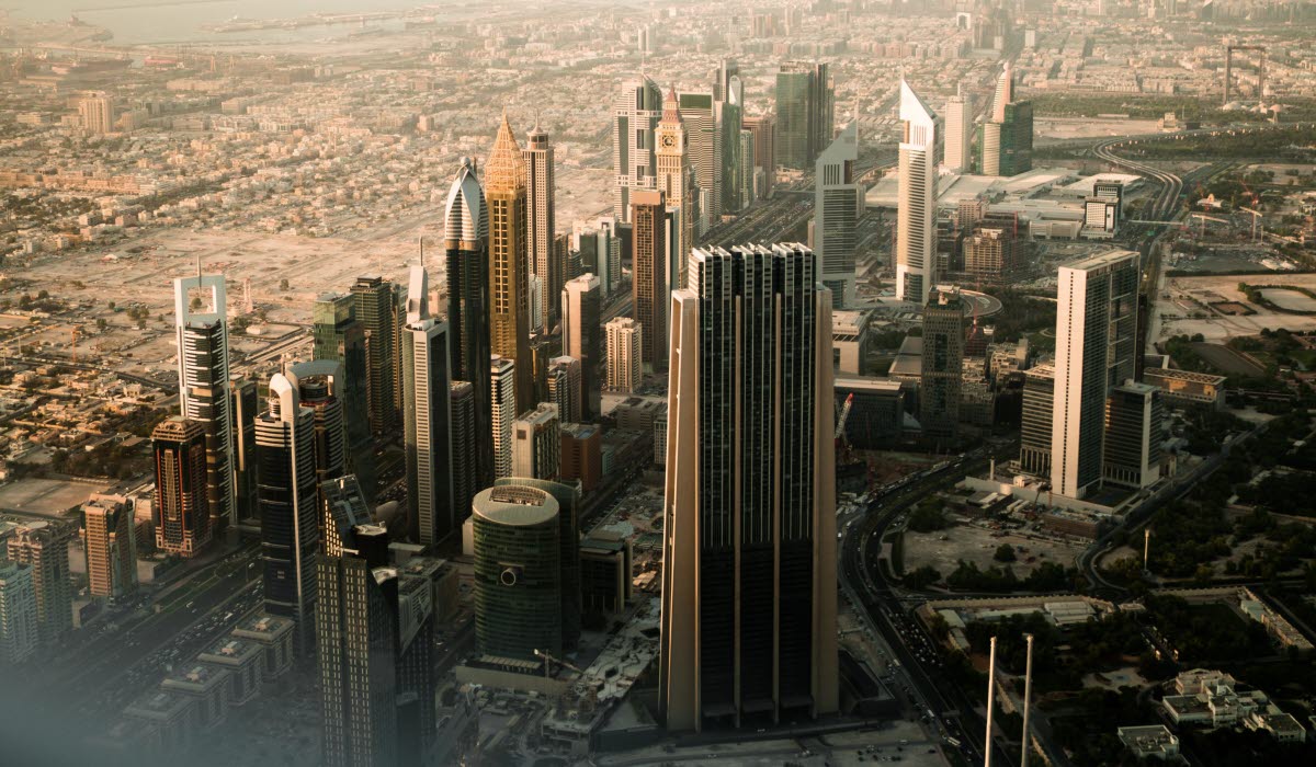 DUBAI_ayko-neil-kehl-sAMUepxJE8g-unsplash.jpg