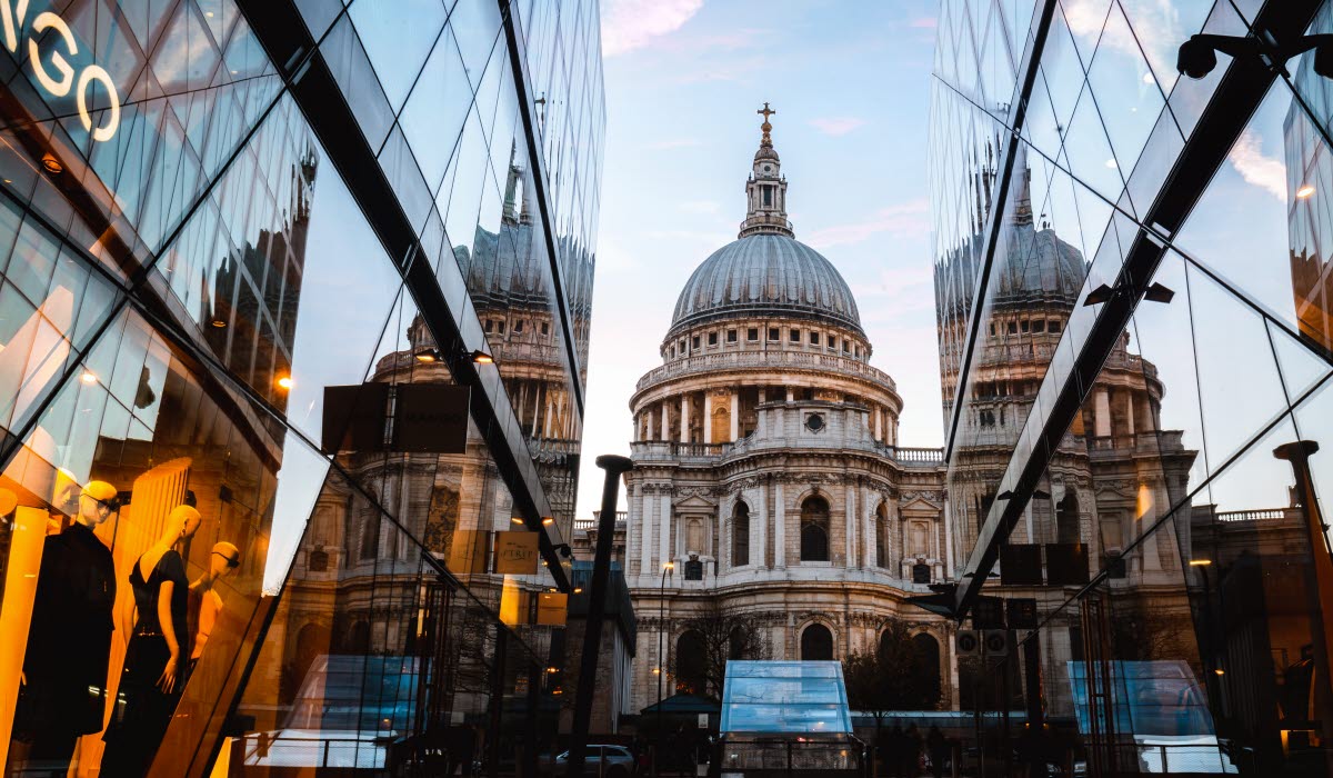 LONDON_raul-varzar-s-EkKaf208w-unsplash.jpg